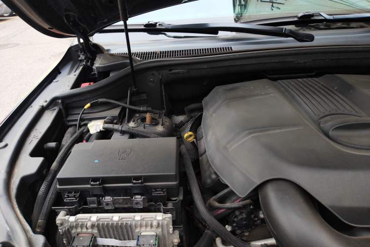 Used Jeep Grand Cherokee 2014 3.6L Elite Navigation Edition Engine Bay Right