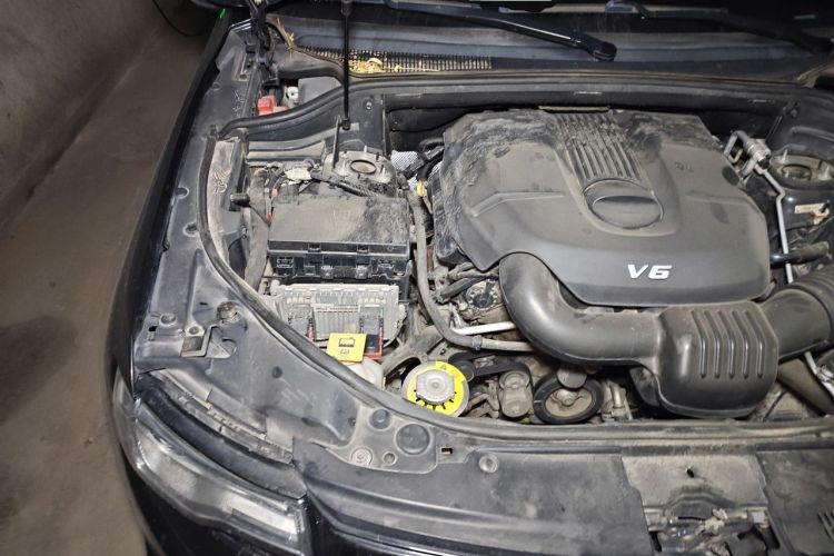 Used Jeep Grand Cherokee 2014 3.0L Comfort Navigation Edition Engine Bay Right