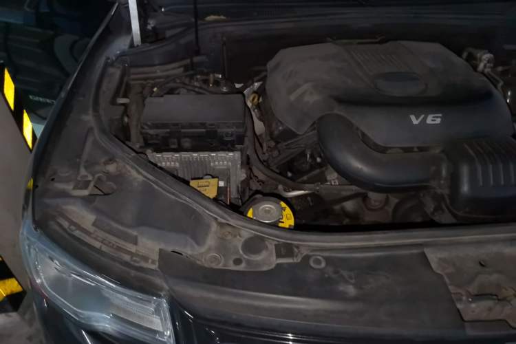 Used Jeep Grand Cherokee 2014 3.6L Elite Navigation Edition Engine Bay Right