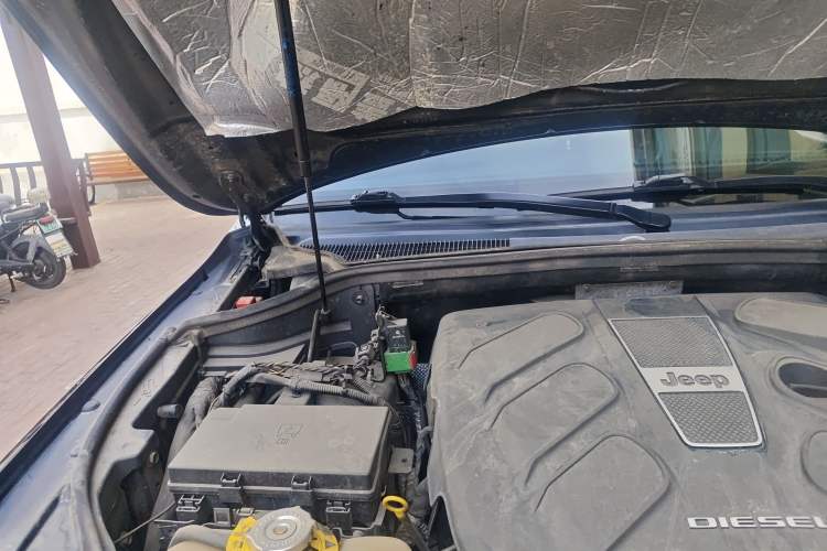 Used Jeep Grand Cherokee  Engine Bay Right