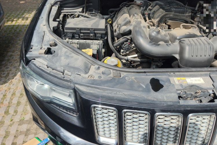 Used Jeep Grand Cherokee 2014 3.0L Comfort Navigation Edition Engine Bay Right