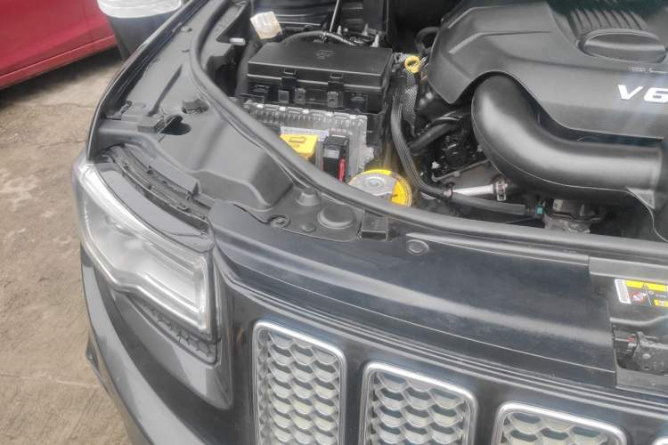 Used Jeep Grand Cherokee 2014 3.0L Comfort Navigation Edition Engine Bay Right