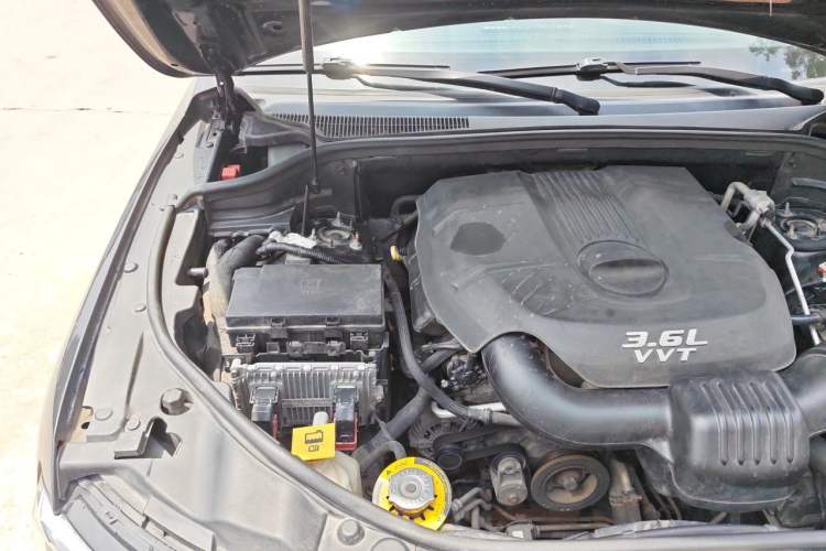 Used Jeep Grand Cherokee 2014 3.6L Comfort Navigation Edition Engine Bay Right