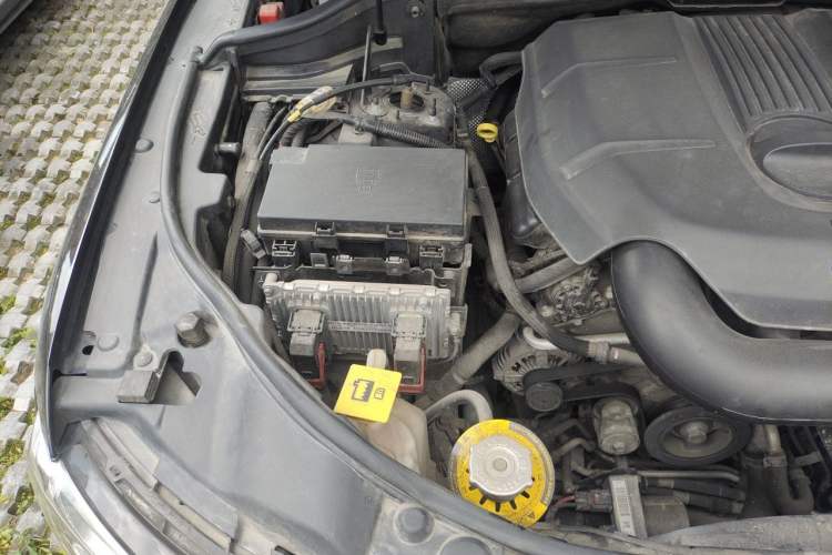 Used Jeep Grand Cherokee 2014 3.6L Elite Navigation Edition Engine Bay Right