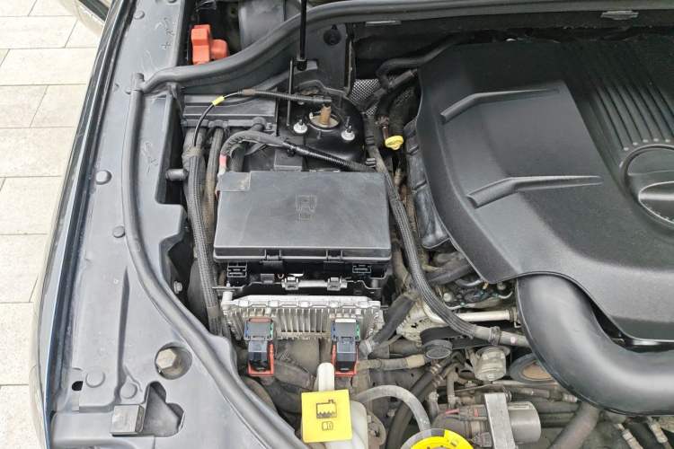 Used Jeep Grand Cherokee 2014 3.6L Elite Navigation Edition Engine Bay Right