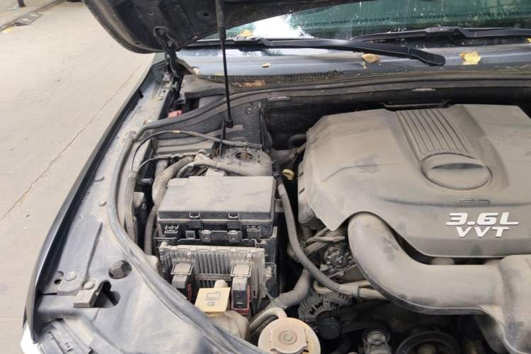 Used Jeep Grand Cherokee 2014 3.6L Elite Navigation Edition Engine Bay Right