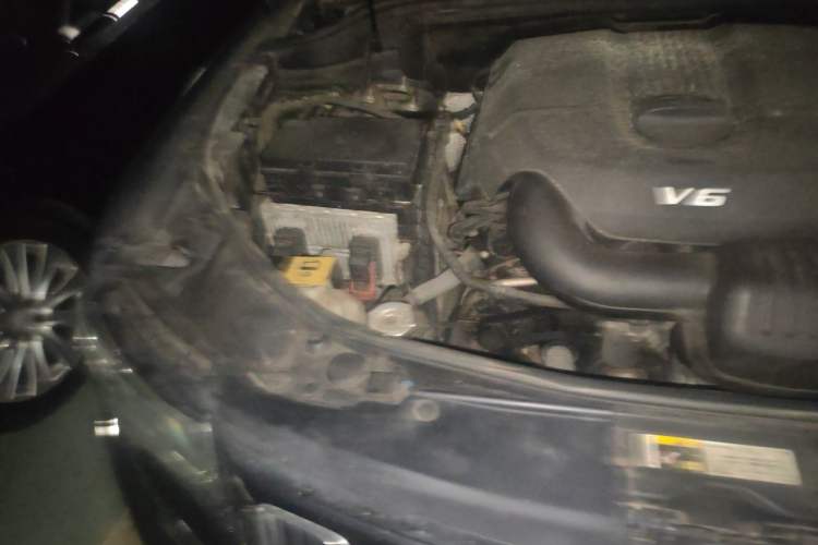 Used Jeep Grand Cherokee 2014 3.0L Comfort Navigation Edition Engine Bay Right