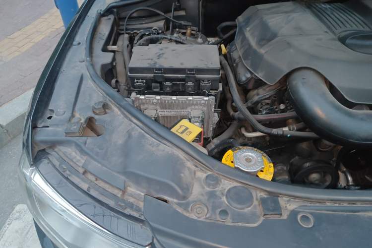 Used Jeep Grand Cherokee 2014 3.6L Elite Navigation Edition Engine Bay Right
