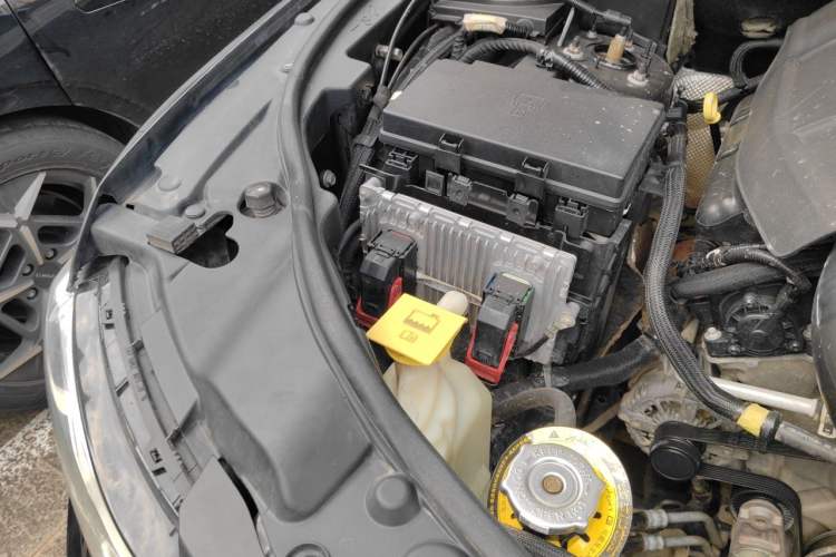 Used Jeep Grand Cherokee 2014 3.6L Elite Navigation Edition Engine Bay Right