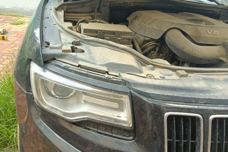 Used Jeep Grand Cherokee 2014 3.0L Comfort Navigation Edition Engine Bay Right