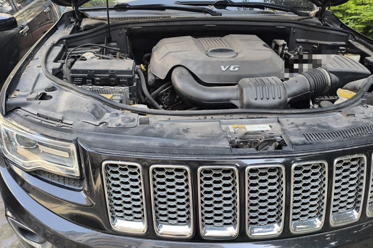 Used Jeep Grand Cherokee 2014 3.6L Elite Navigation Edition Engine Bay Right