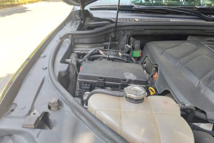 Used Jeep Grand Cherokee 2014 3.0TD Diesel Comfort Navigation Version Engine Bay Right