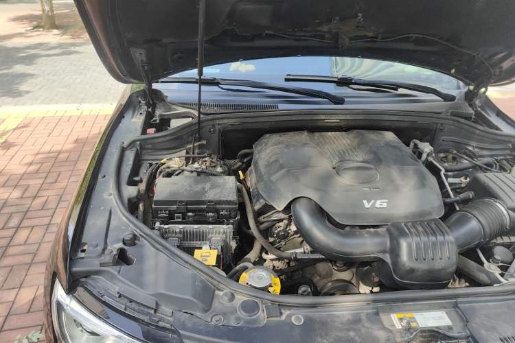 Used Jeep Grand Cherokee 2014 3.6L Elite Navigation Edition Engine Bay Right