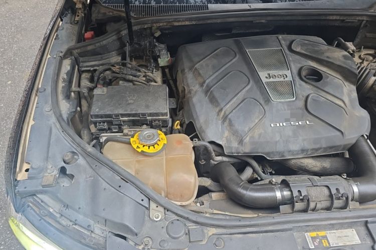 Used Jeep Grand Cherokee 2014 3.0TD Diesel Comfort Navigation Version Engine Bay Right