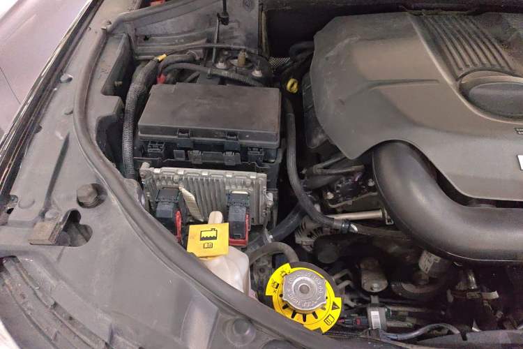 Used Jeep Grand Cherokee 2014 3.0L Flagship Zunyue Edition Engine Bay Right