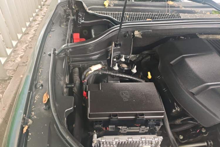 Used Jeep Grand Cherokee 2014 3.0L Comfort Navigation Edition Engine Bay Right