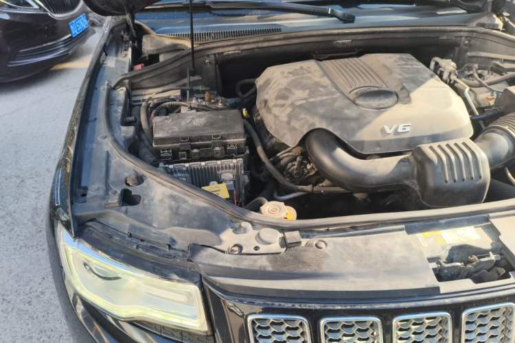 Used Jeep Grand Cherokee 2014 3.6L Elite Navigation Edition Engine Bay Right
