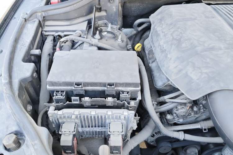 Used Jeep Grand Cherokee 2014 3.0L Comfort Navigation Edition Engine Bay Right