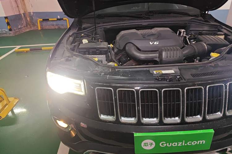 Used Jeep Grand Cherokee 2014 3.6L Elite Navigation Edition Engine Bay Right