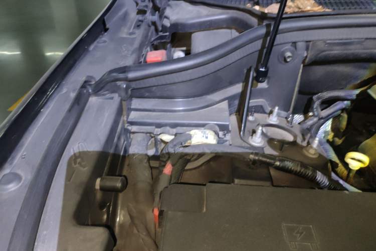Used Jeep Grand Cherokee 2014 3.0L Comfort Navigation Edition Engine Bay Right