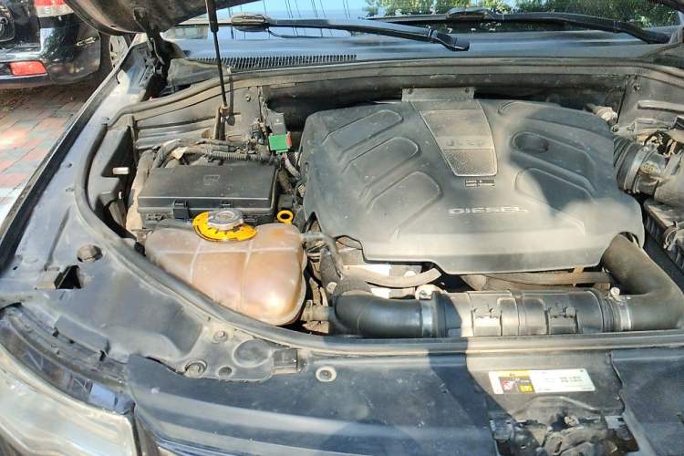 Used Jeep Grand Cherokee 2014 3.0TD Diesel Comfort Navigation Version Engine Bay Right