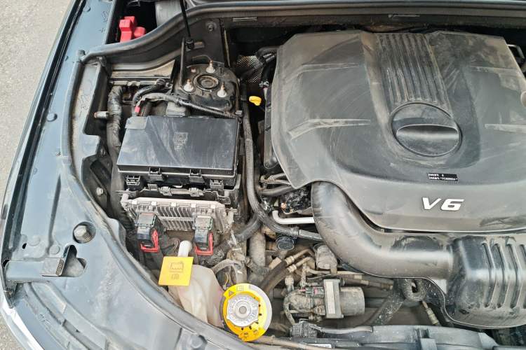 Used Jeep Grand Cherokee 2014 3.0L Comfort Navigation Edition Engine Bay Right