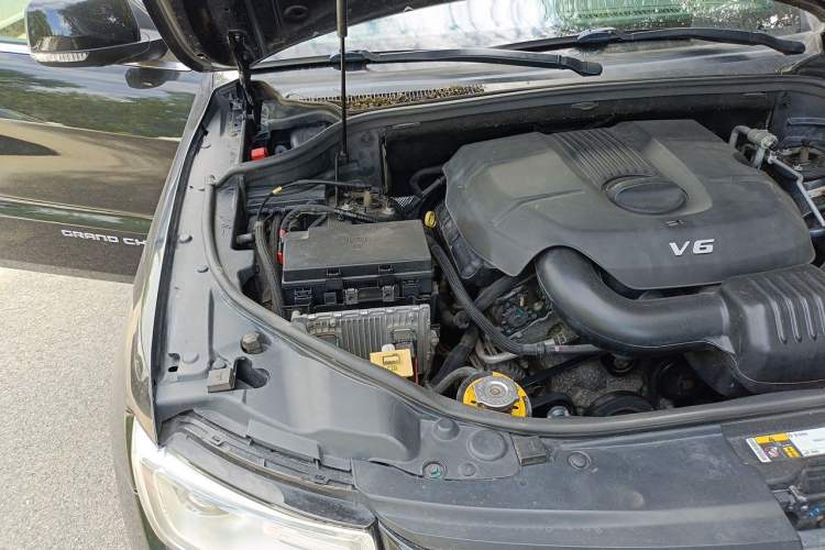 Used Jeep Grand Cherokee 2014 3.6L Elite Navigation Edition Engine Bay Right
