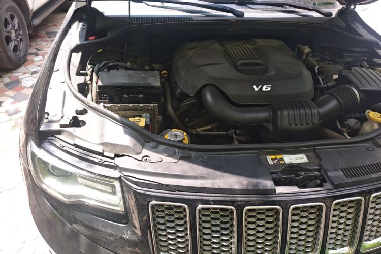 Used Jeep Grand Cherokee 2014 3.0L Flagship Zunyue Edition Engine Bay Right