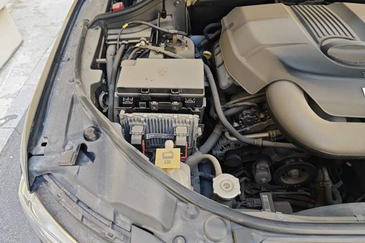 Used Jeep Grand Cherokee 2014 3.6L Elite Navigation Edition Engine Bay Right