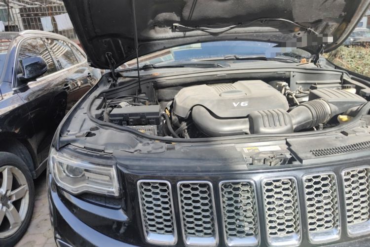 Used Jeep Grand Cherokee 2014 3.6L Elite Navigation Edition Engine Bay Right