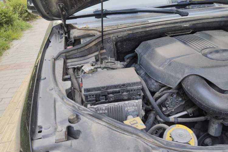 Used Jeep Grand Cherokee 2014 3.0L Comfort Navigation Edition Engine Bay Right