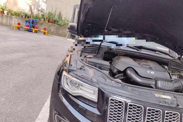 Used Jeep Grand Cherokee 2014 3.6L Elite Navigation Edition Engine Bay Right