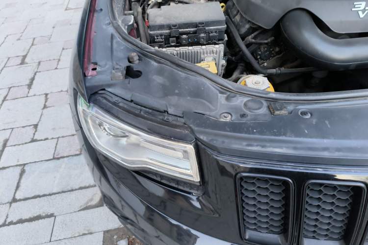 Used Jeep Grand Cherokee 2014 3.6L Elite Navigation Edition Engine Bay Right