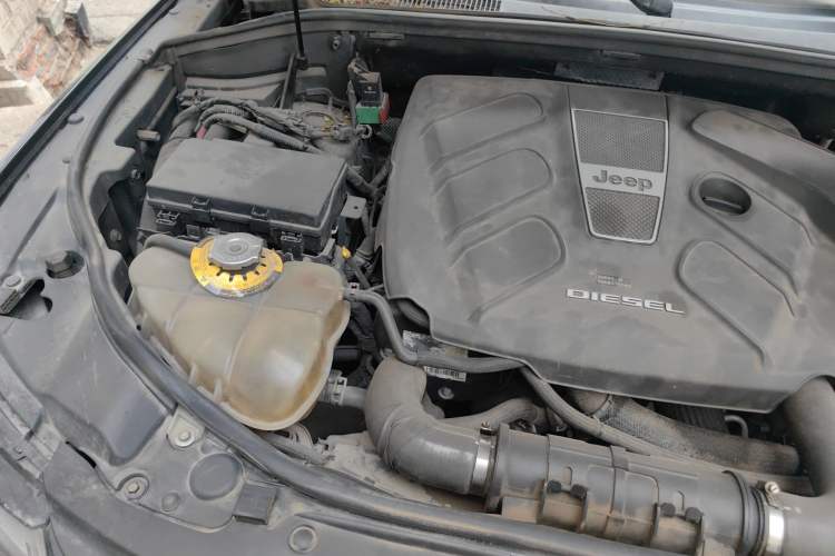 Used Jeep Grand Cherokee 2014 3.0TD Diesel Comfort Navigation Version Engine Bay Right