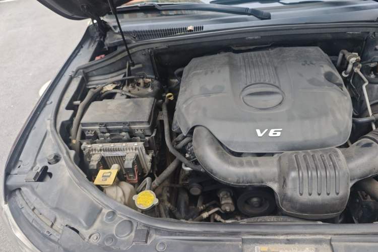 Used Jeep Grand Cherokee 2014 3.6L Elite Navigation Edition Engine Bay Right