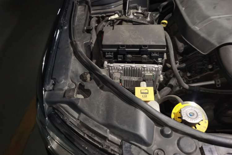 Used Jeep Grand Cherokee 2014 3.0L Comfort Navigation Edition Engine Bay Right