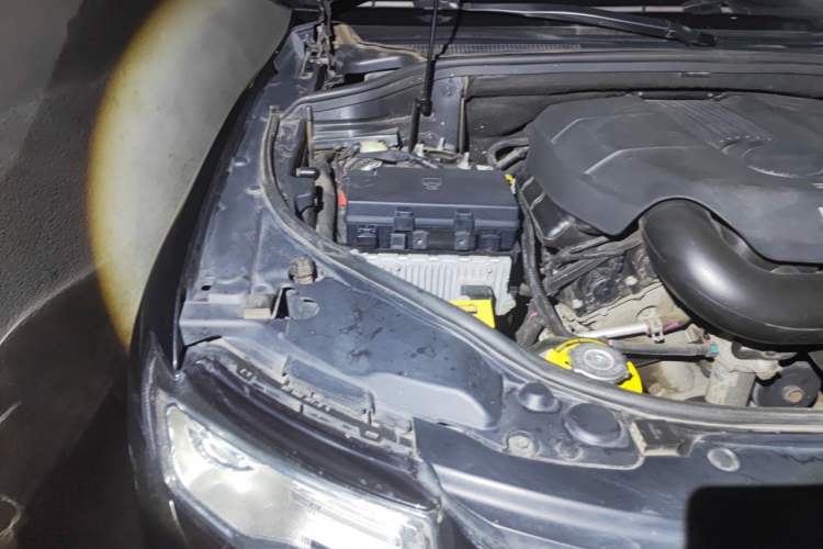 Used Jeep Grand Cherokee 2014 3.0L Comfort Navigation Edition Engine Bay Right