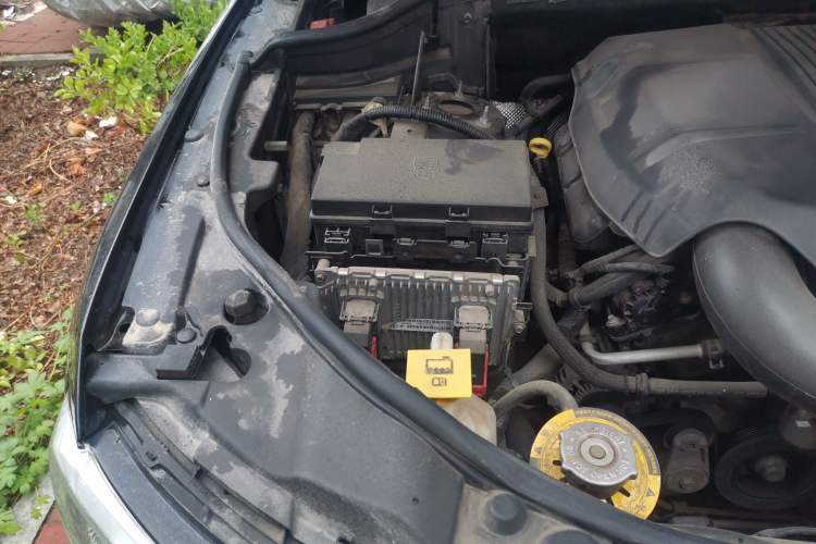 Used Jeep Grand Cherokee 2014 3.0L Comfort Navigation Edition Engine Bay Right