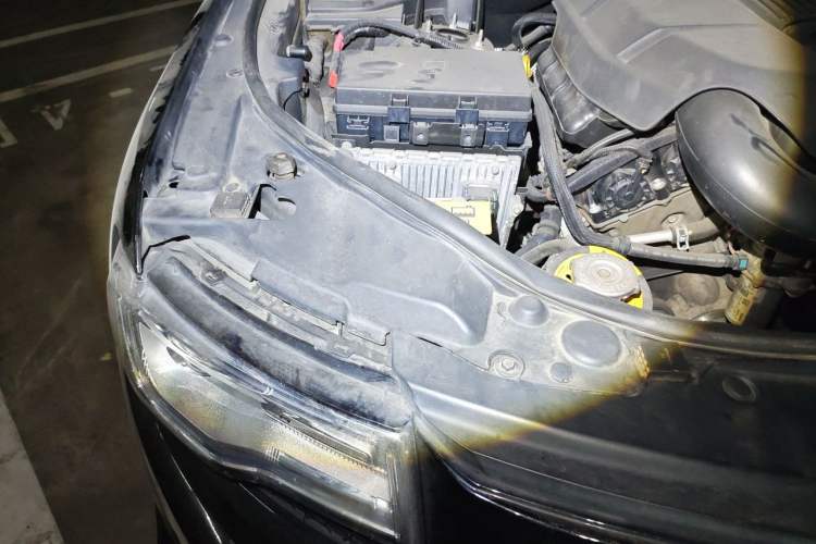 Used Jeep Grand Cherokee 2014 3.0L Comfort Navigation Edition Engine Bay Right