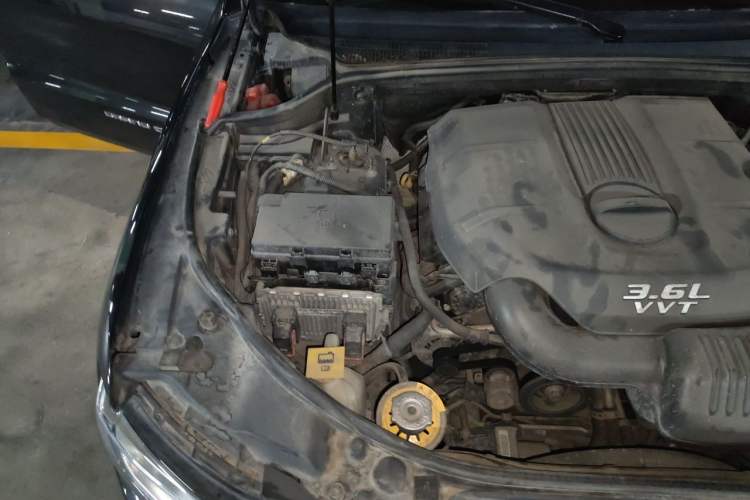 Used Jeep Grand Cherokee 2014 3.6L Elite Navigation Edition Engine Bay Right
