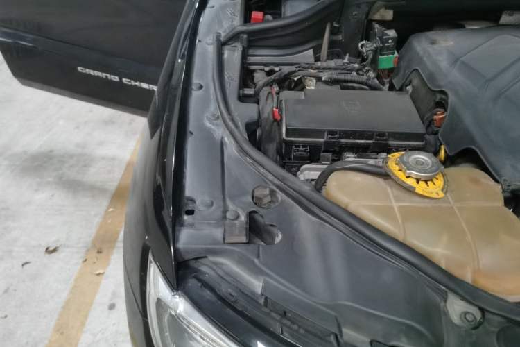 Used Jeep Grand Cherokee 2014 3.0TD Diesel Comfort Navigation Version Engine Bay Right