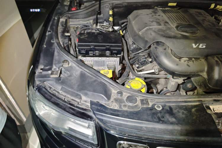 Used Jeep Grand Cherokee 2014 3.0L Comfort Navigation Edition Engine Bay Right