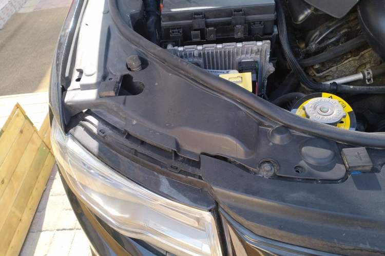 Used Jeep Grand Cherokee 2014 3.0L Comfort Navigation Edition Engine Bay Right
