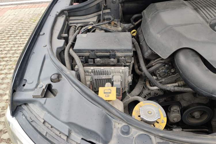 Used Jeep Grand Cherokee 2014 3.6L Elite Navigation Edition Engine Bay Right