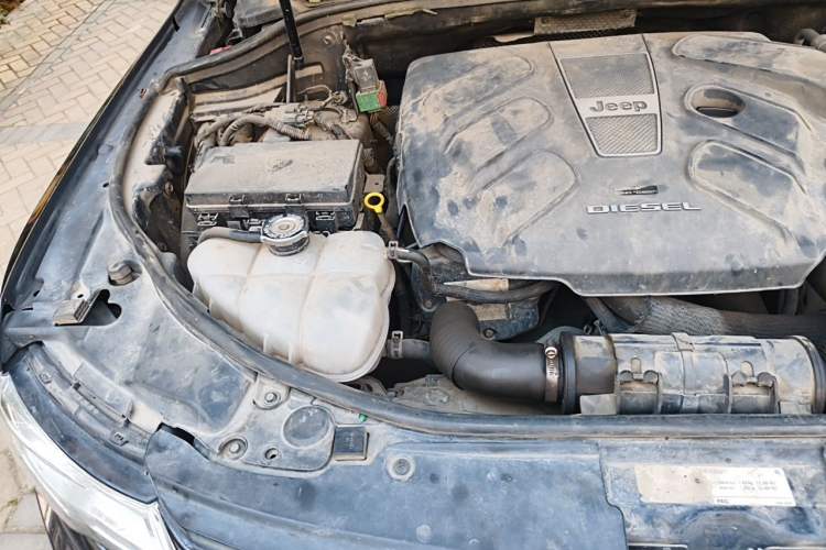 Used Jeep Grand Cherokee 2014 3.0TD Diesel Comfort Navigation Version Engine Bay Right