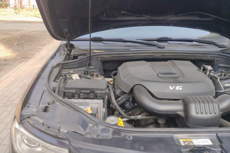 Used Jeep Grand Cherokee 2014 3.6L Elite Navigation Edition Engine Bay Right