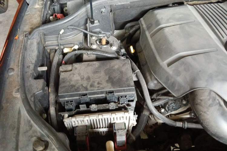 Used Jeep Grand Cherokee 2014 3.6L Elite Navigation Edition Engine Bay Right
