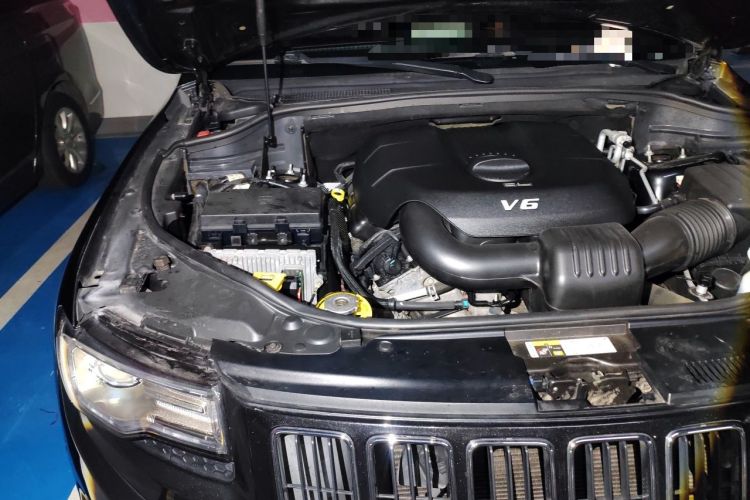 Used Jeep Grand Cherokee 2014 3.0L Comfort Navigation Edition Engine Bay Right