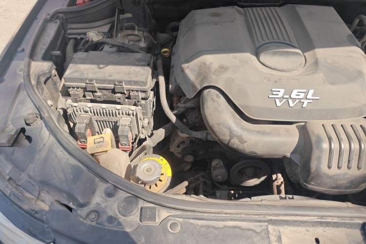 Used Jeep Grand Cherokee 2014 3.6L Comfort Navigation Edition Engine Bay Right
