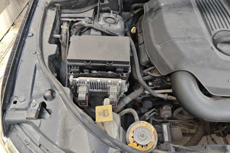 Used Jeep Grand Cherokee 2014 3.6L Comfort Navigation Edition Engine Bay Right
